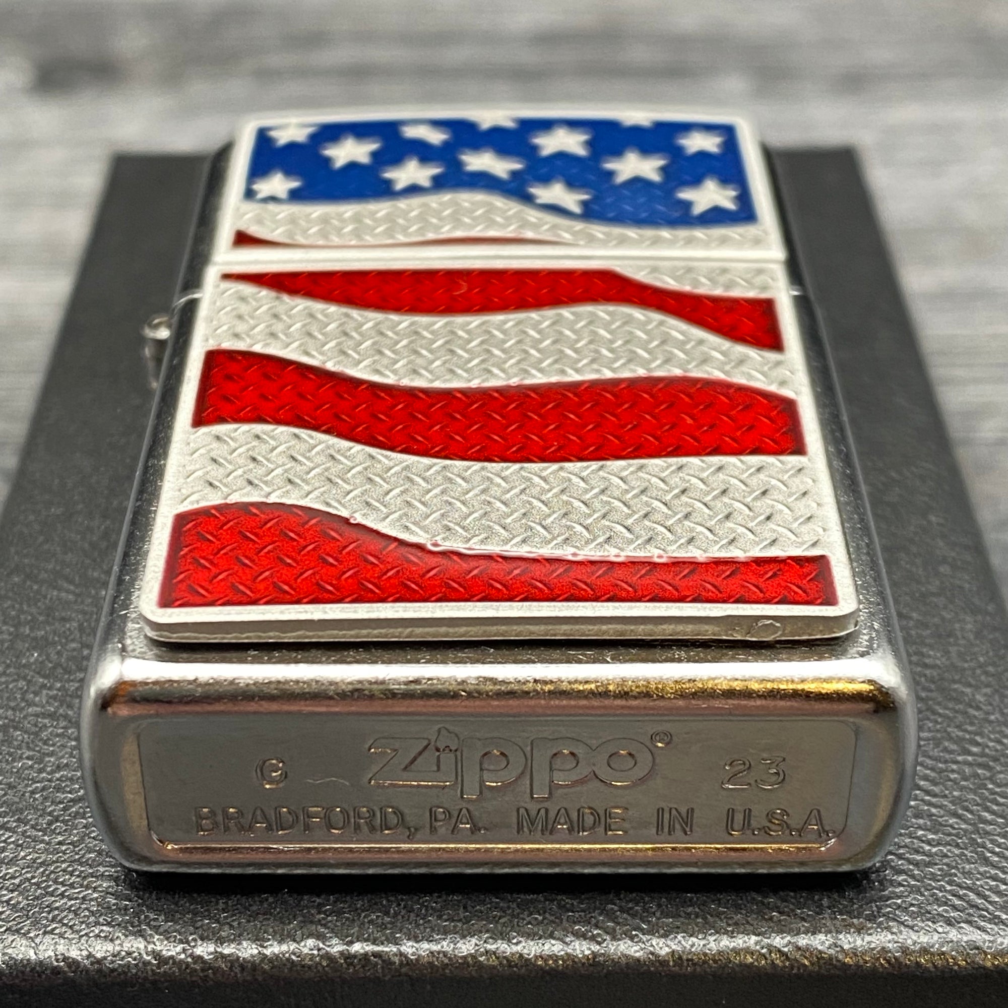 ZIPPO LIGHTER - Diamond Plate Flag - Street Chrome