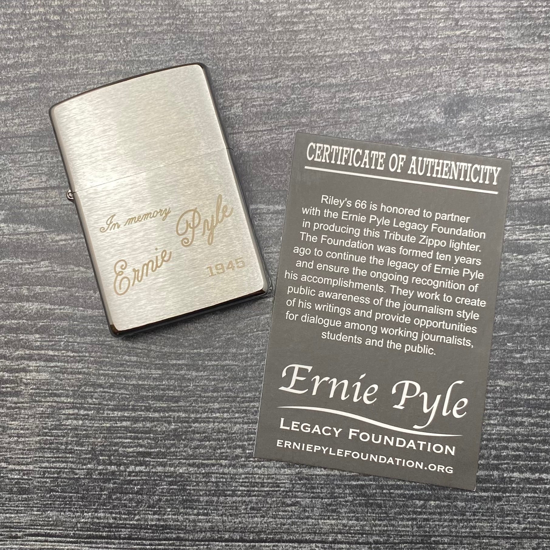 Yukari Zippo Awards 4th 2001年製 81V4nNs73cL._UF350,350_QL50_.jpg